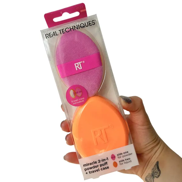 Real Techniques Miracle 2-In-1 Dual-Sided Powder Puff + Travel Case - Vista 1